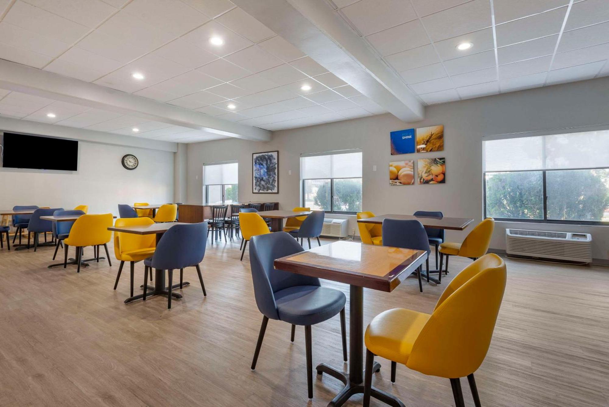 Comfort Inn Philadelphia International Airport West Chester Exterior photo