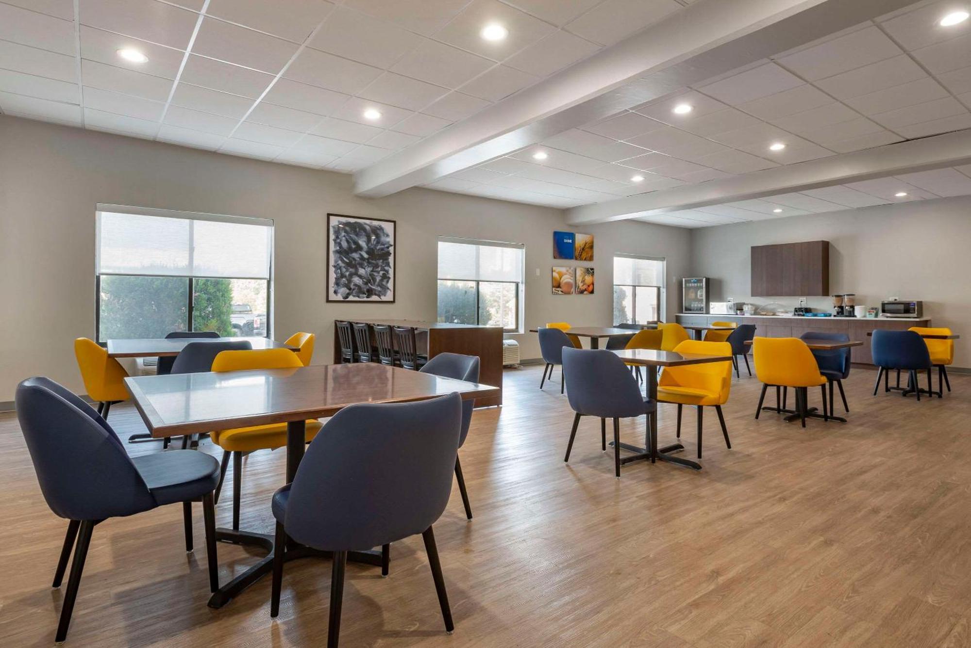 Comfort Inn Philadelphia International Airport West Chester Exterior photo