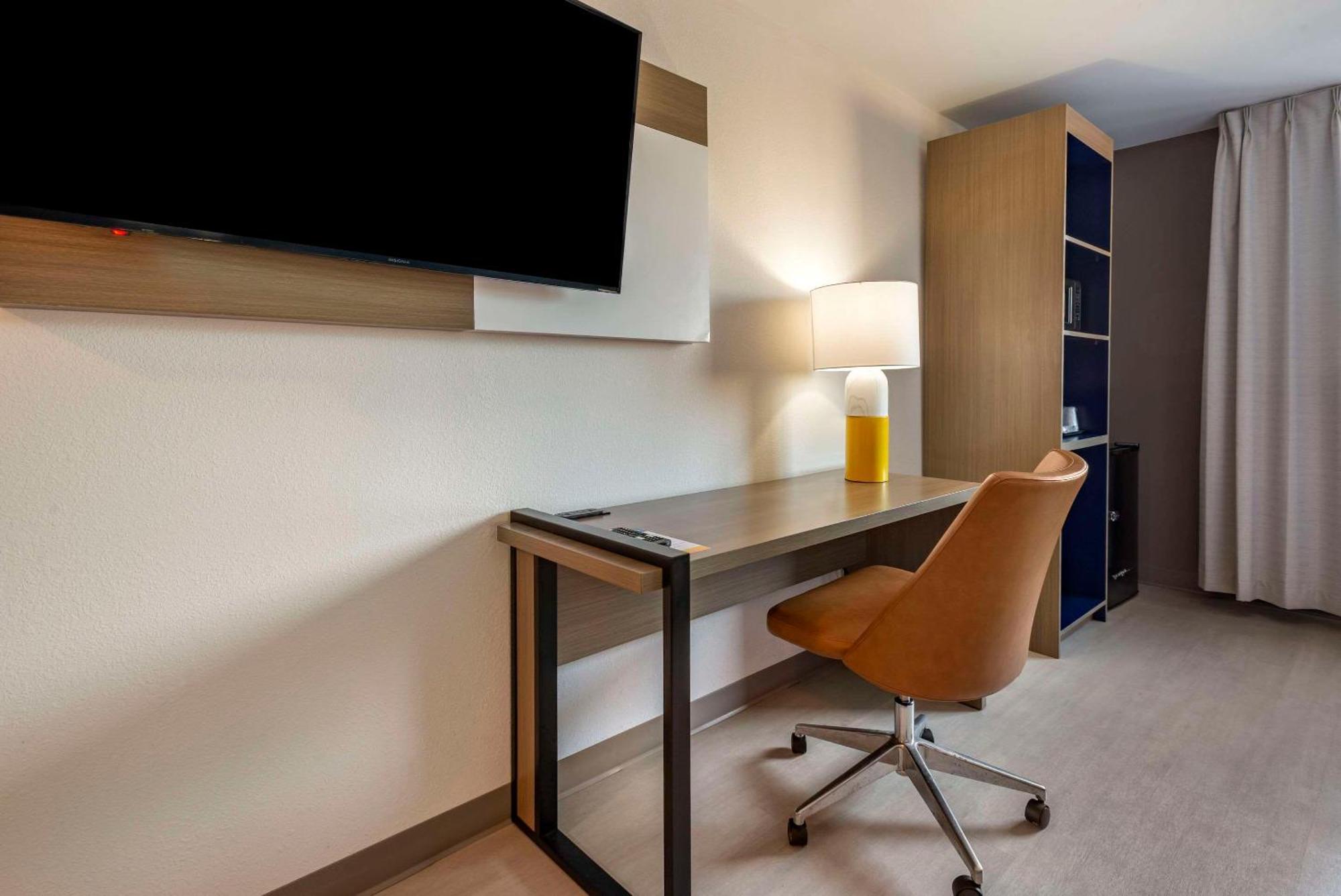 Comfort Inn Philadelphia International Airport West Chester Exterior photo