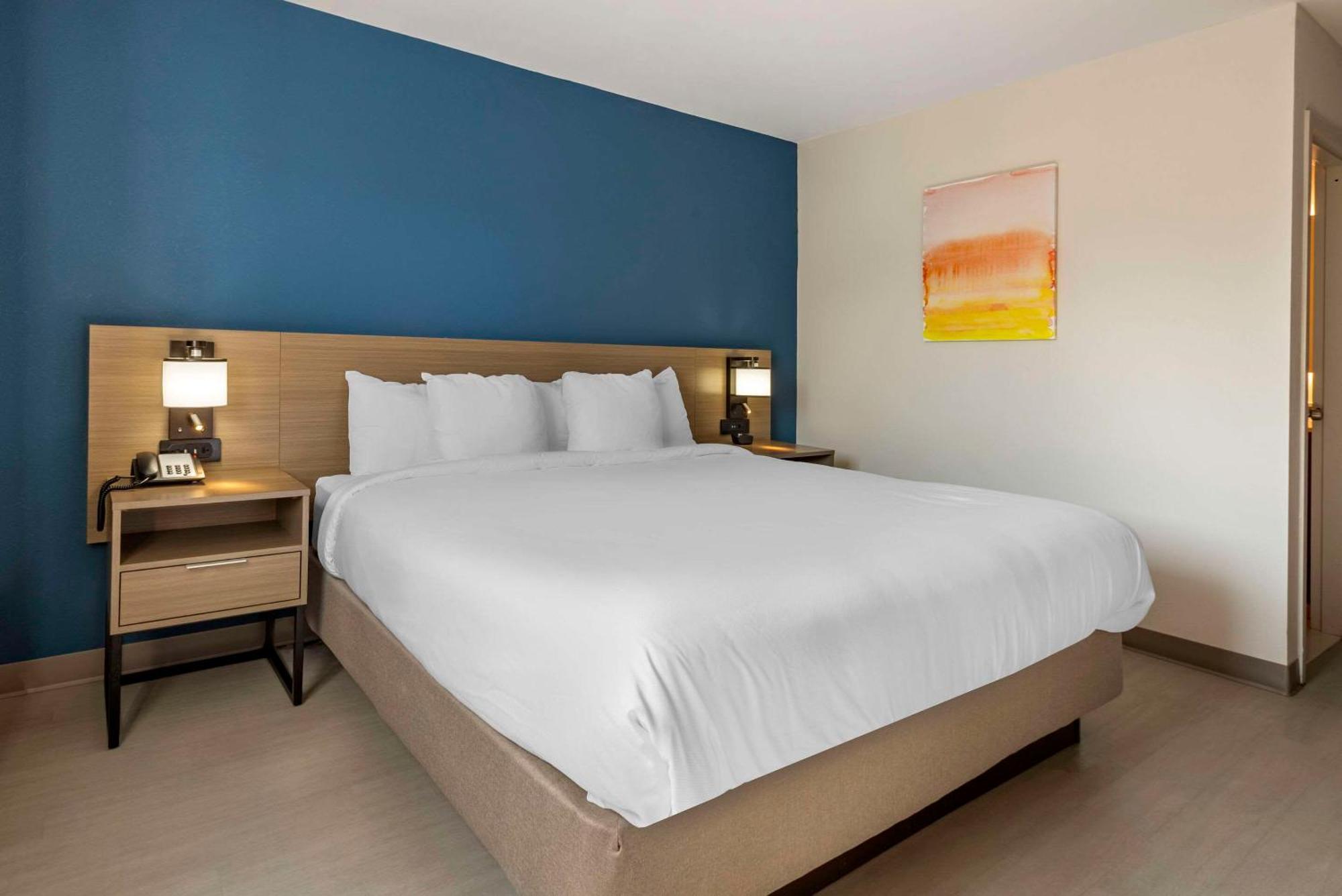 Comfort Inn Philadelphia International Airport West Chester Exterior photo
